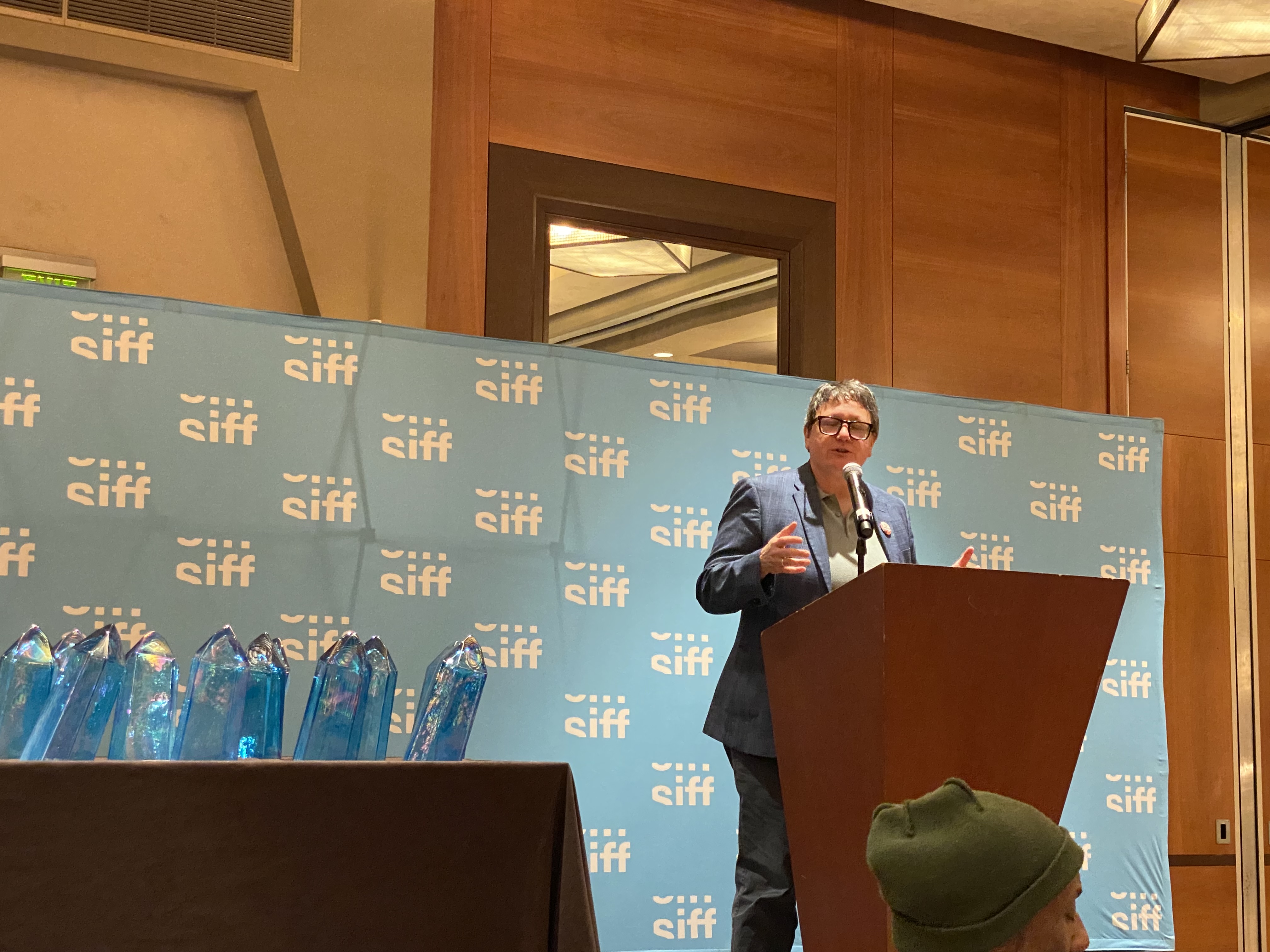 第50届西雅图国际电影节落幕，这部华人拍摄的美国影片得奖了- 西雅图中文电台Chinese Radio Seattle, image size:4032x3024