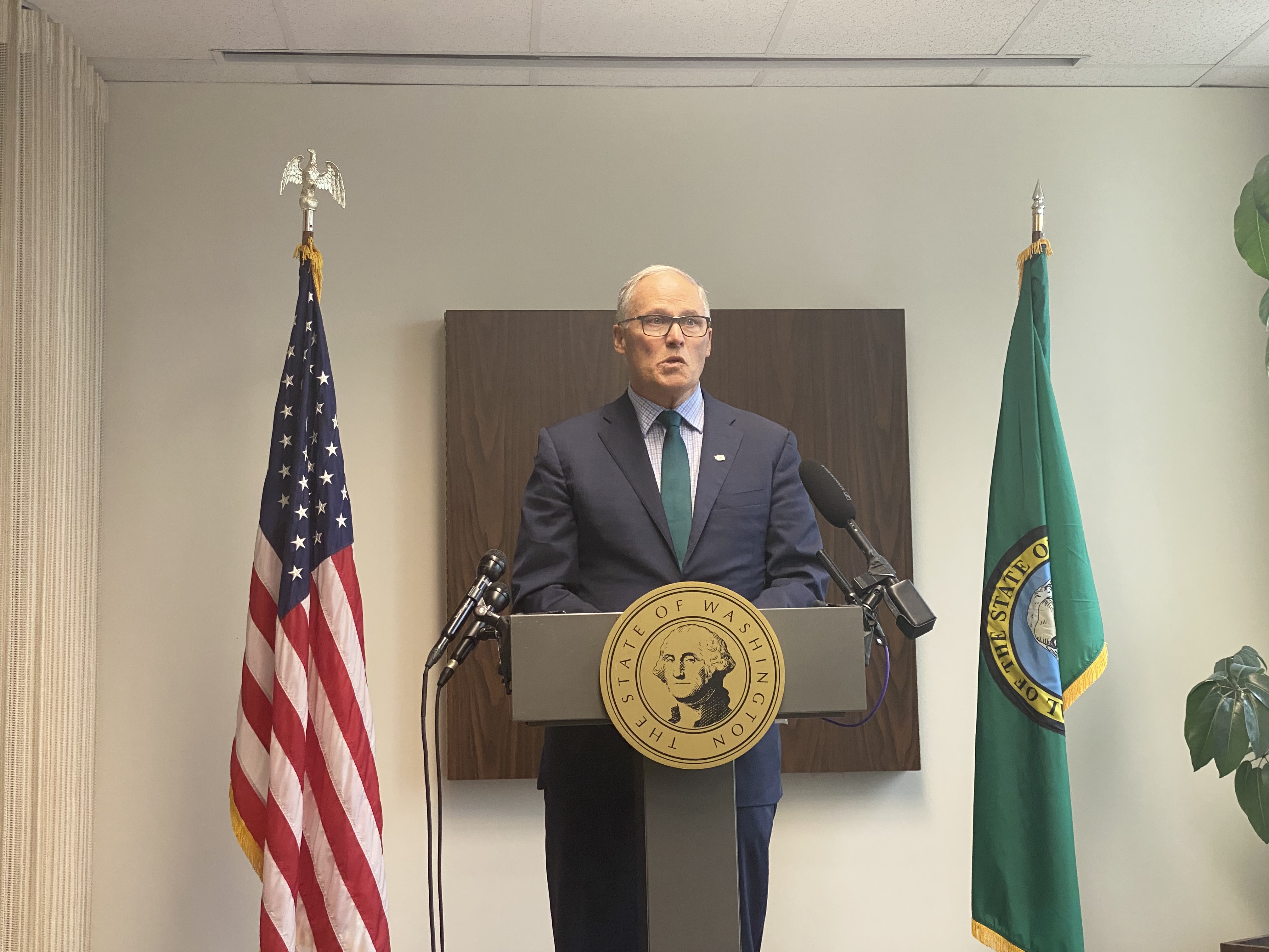 华盛顿州州长英斯利就2024年大选结果举行记者会- 西雅图中文电台Chinese Radio Seattle