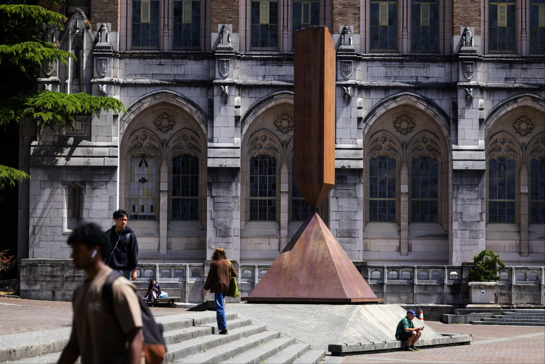 华州公立大学陷财政困境，华大首当其冲裁员涨学费- 西雅图中文电台Chinese Radio Seattle